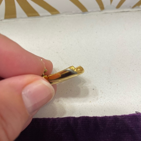 90s Vintage gold tone “X” post earrings. - Picture 5 of 5